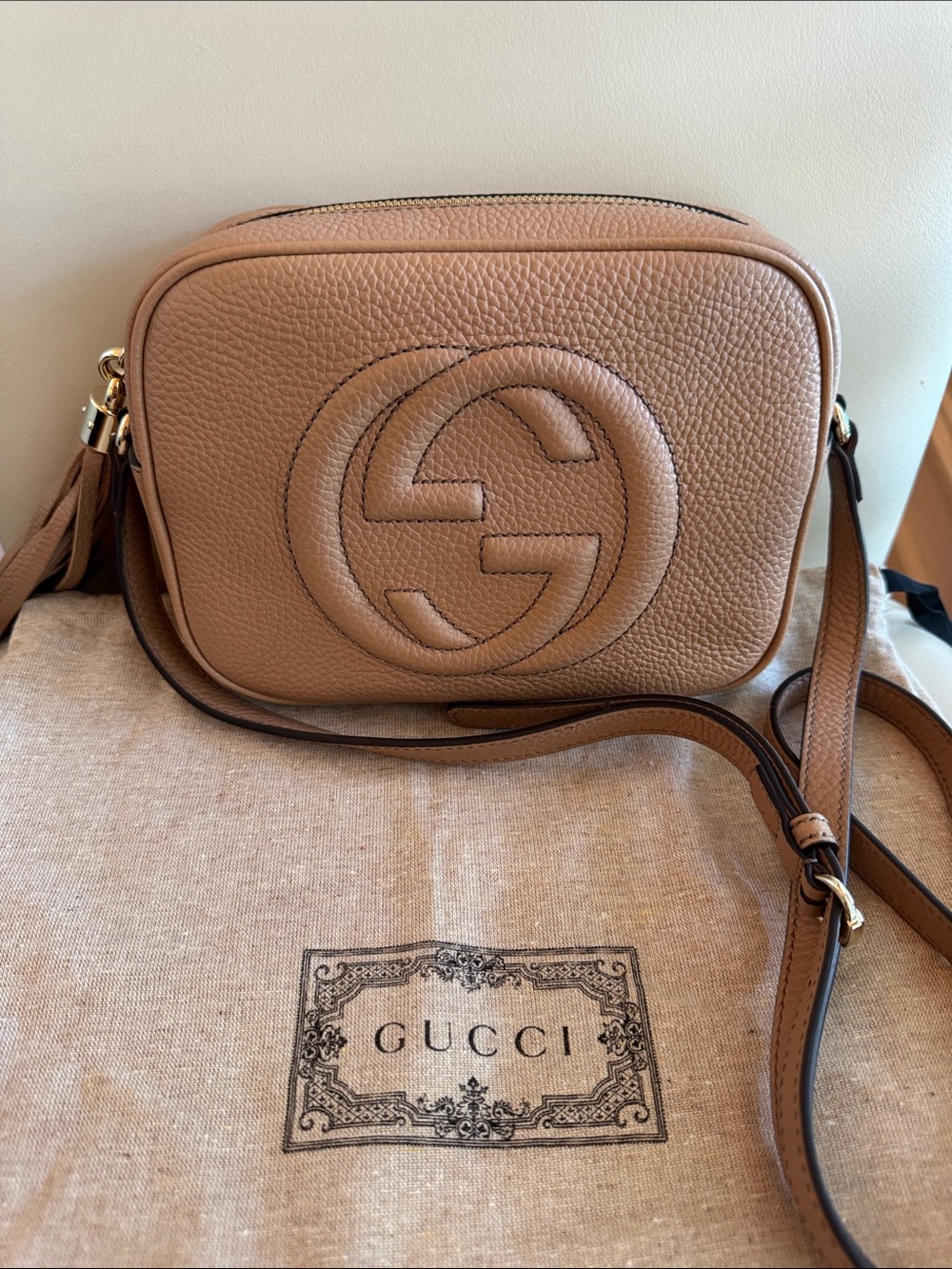 Authentic Gucci Soho Disco Small Crossbody Bag Camelia Pebbled Leather - Picture 5 of 6